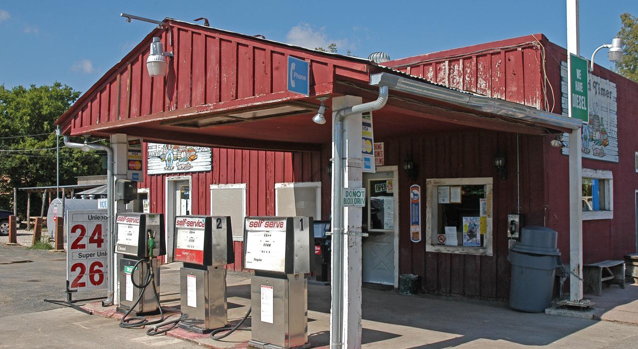Old-time gas station reflecting a bygone era