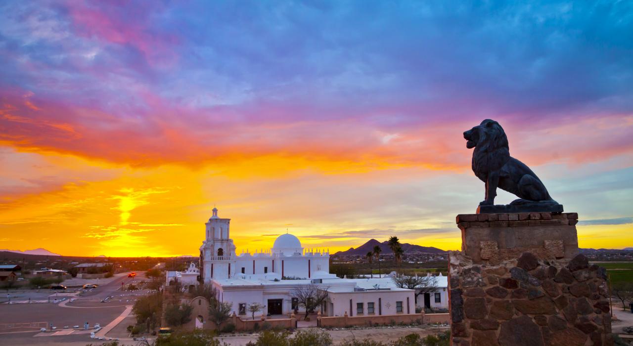 圣萨维尔修道院的日落美景