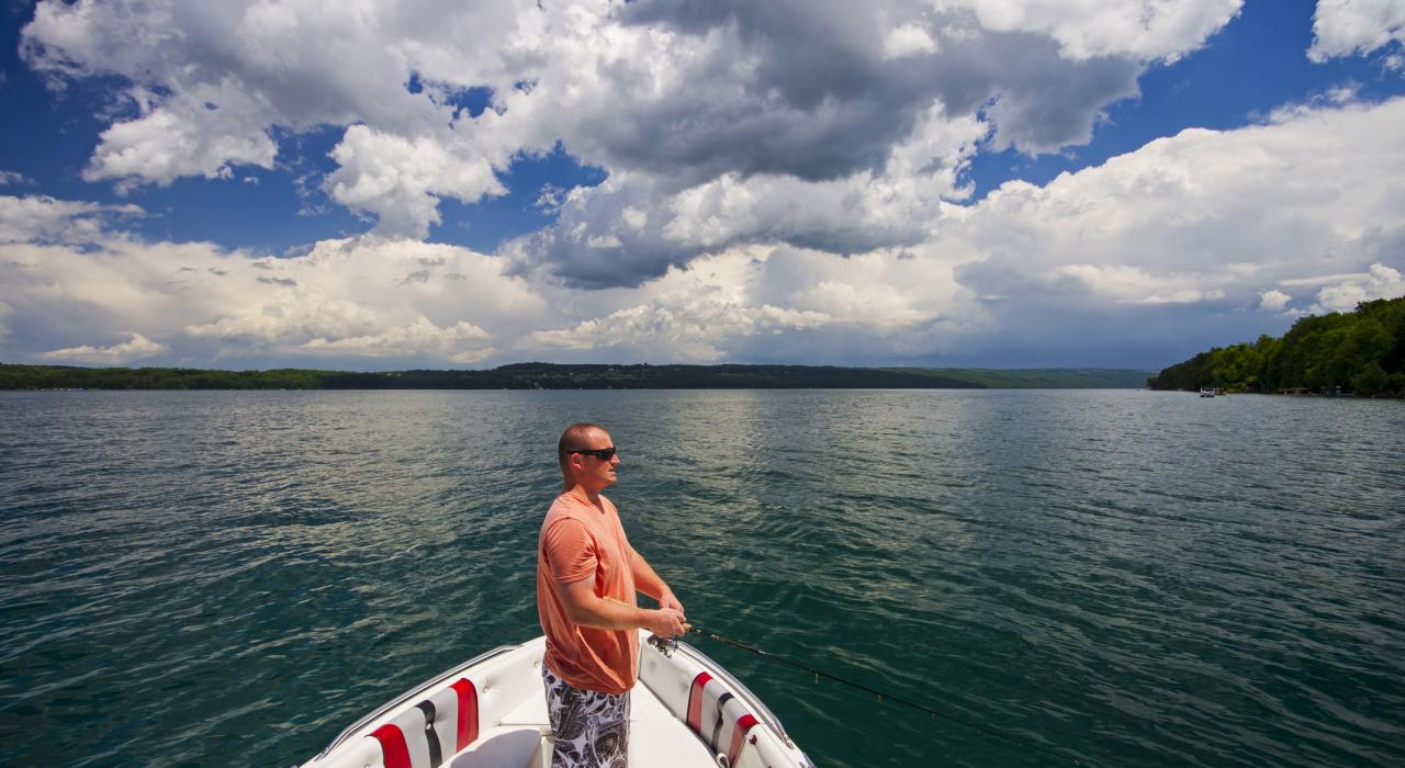 在斯卡尼阿特勒斯湖上垂钓