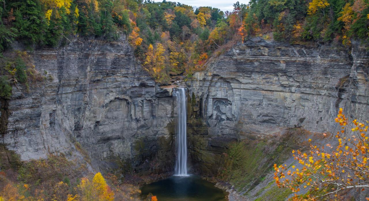 托格汉诺克瀑布州立公园中与公园同名的瀑布