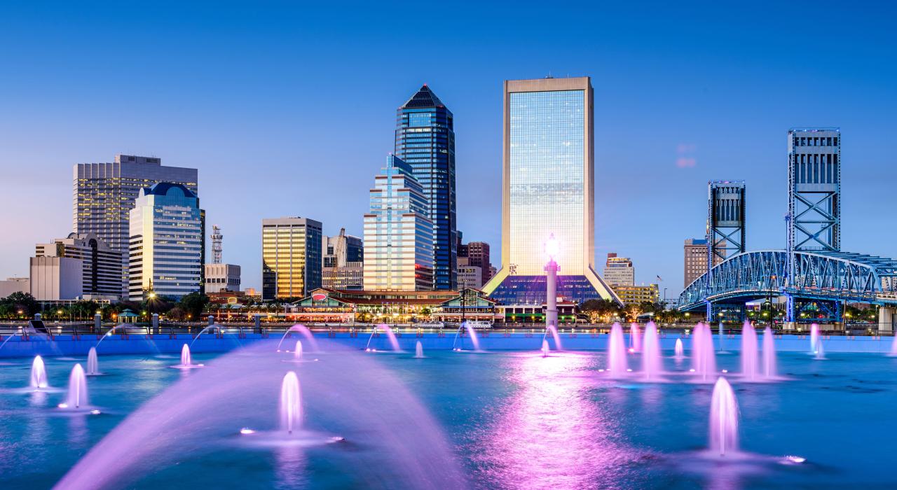 The city skyline framed by Friendship Fountain at St. Johns River Park