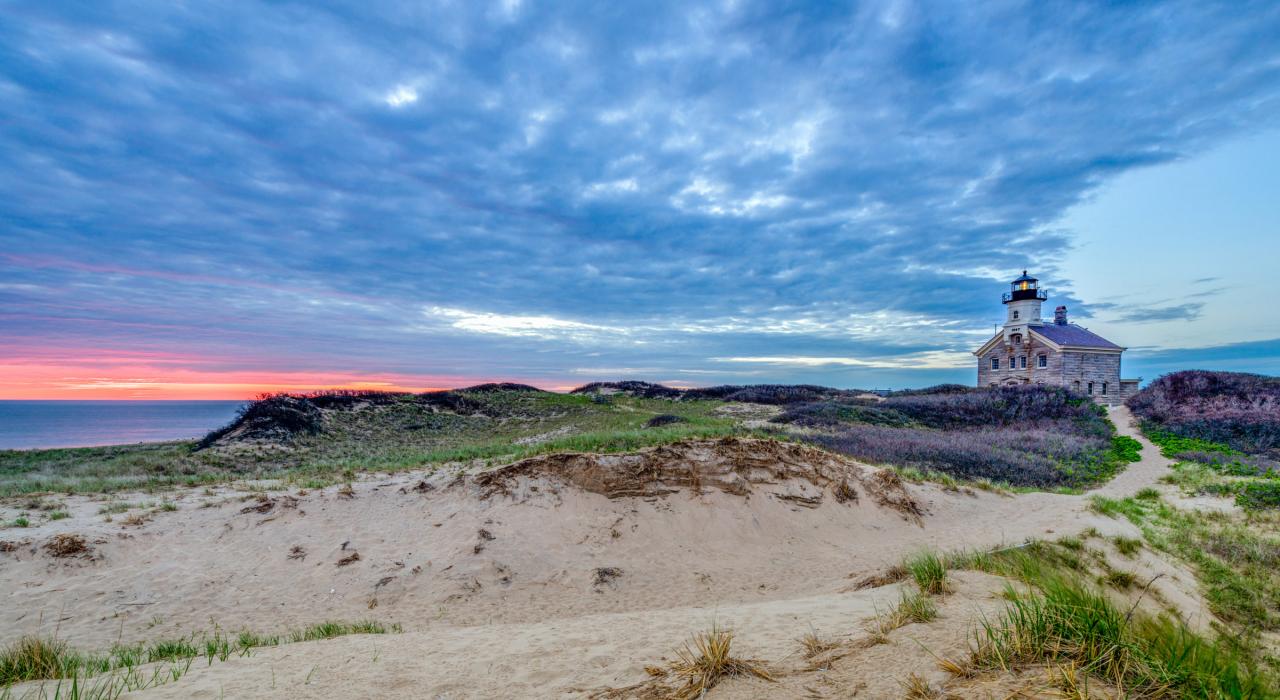 极具历史意义的 North Light 灯塔从 1867 年起为水手指引方向