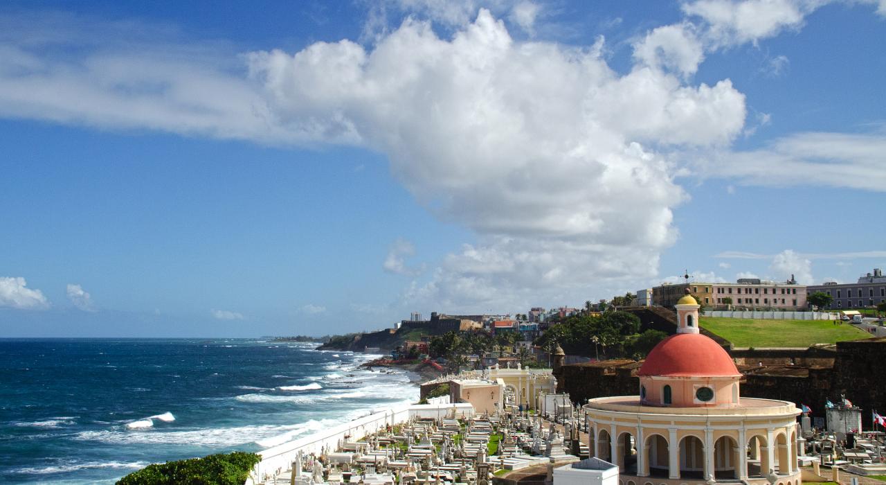 从埃尔莫罗城堡欣赏到的 Santa Maria Magdalena de Pazzis 公墓景致