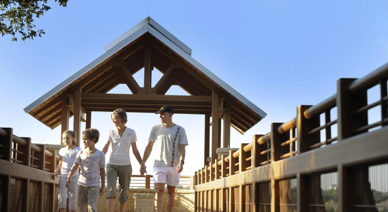 Admirando la vista en Arbor Hills Nature Preserve