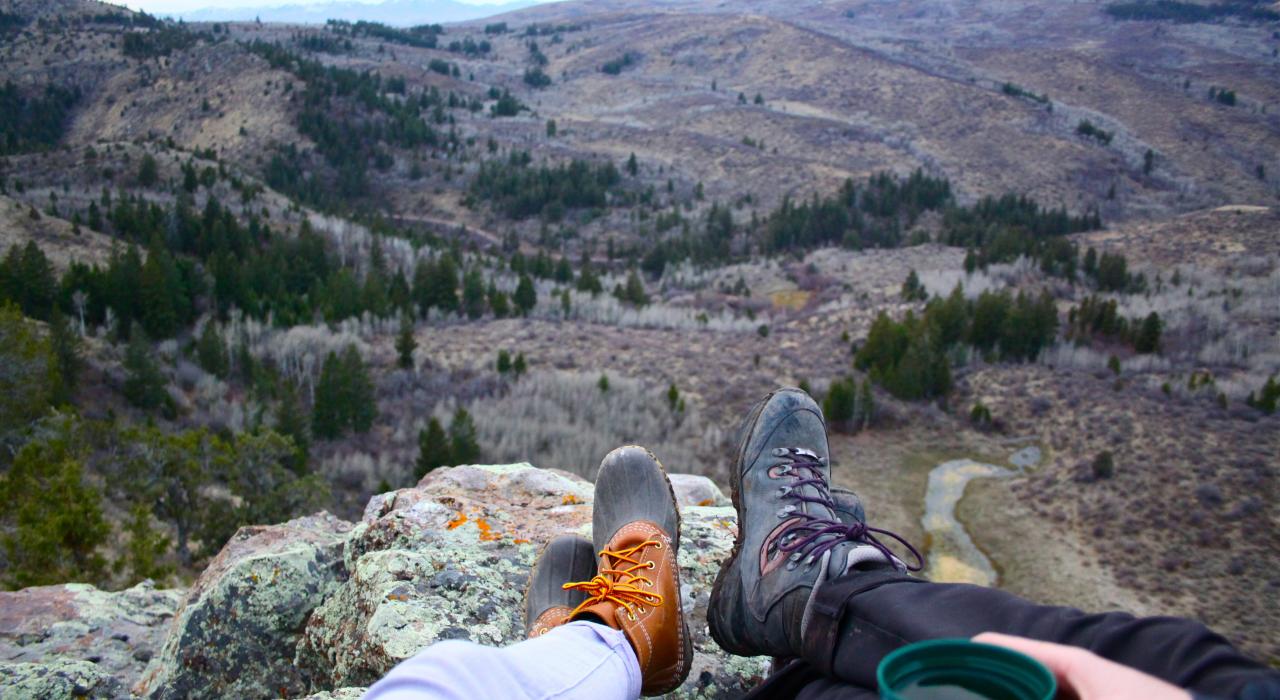 在山顶驻足休憩，度过下午茶时光