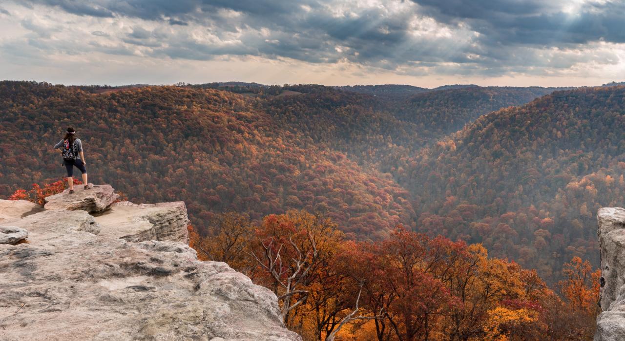 站在 Ravens Rock 岩上俯瞰美景