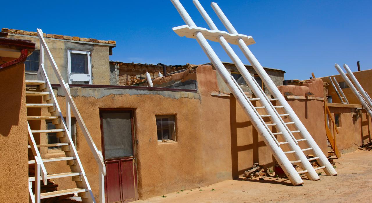 阿尔伯克基郊外阿科马印第安保护区的基瓦会堂