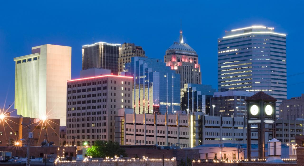 黄昏的俄克拉荷马城市中心