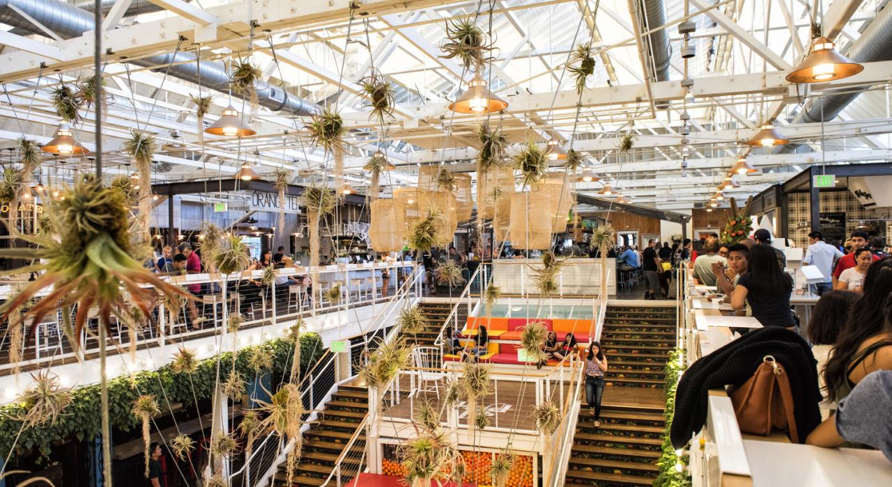 原柑橘包装厂改造成的安纳海姆包装工厂美食城