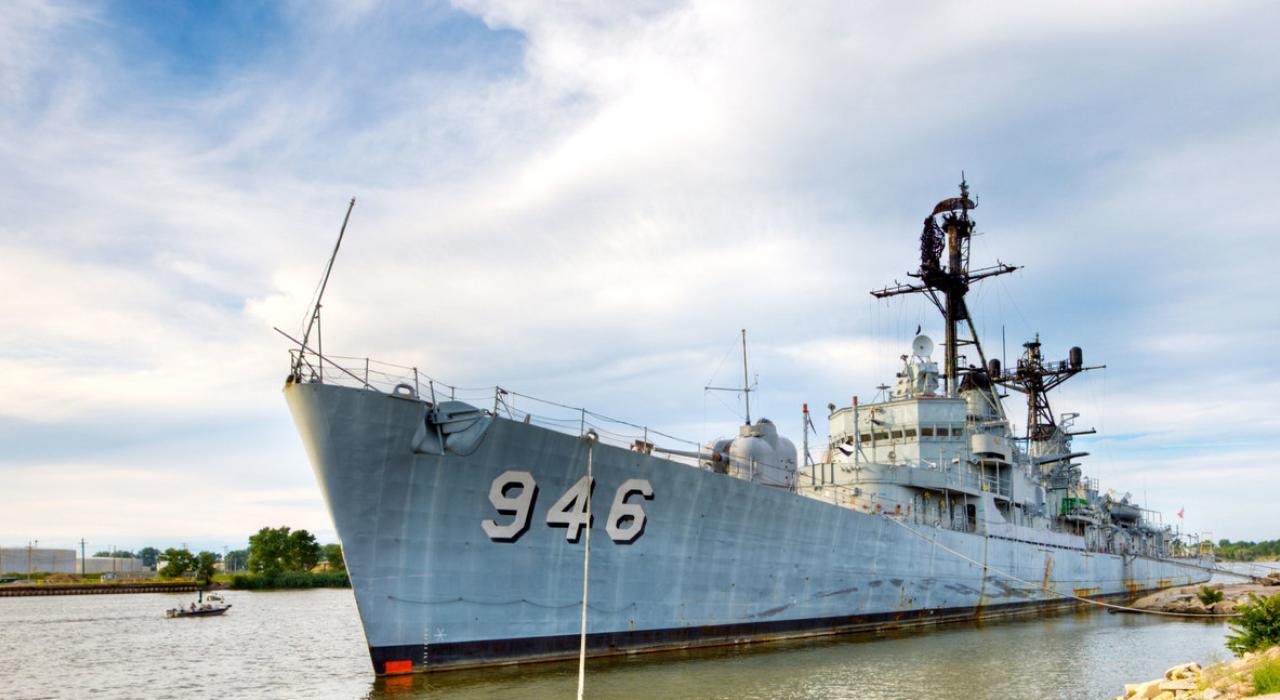 El imponente USS Edson Naval Ship Museum