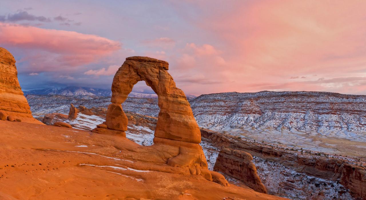 拱门国家公园精致拱门的迷人景色