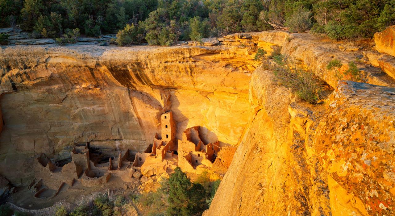 梅萨维德国家公园内由古普韦布洛人雕刻而成的 Square Tower House 塔楼遗址