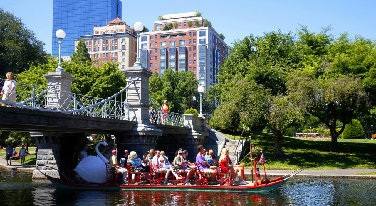 乘船游览马萨诸塞州波士顿公共花园