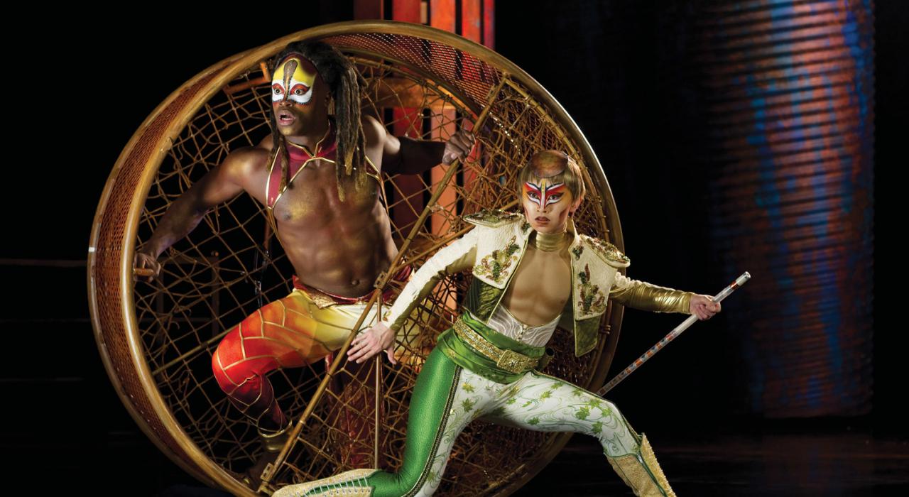 双胞胎兄弟以及他们的朋友和无畏的伙伴宫廷弄臣一起。