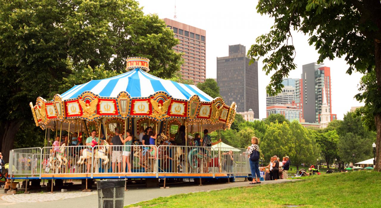 马萨诸塞州波士顿公园内的旋转木马