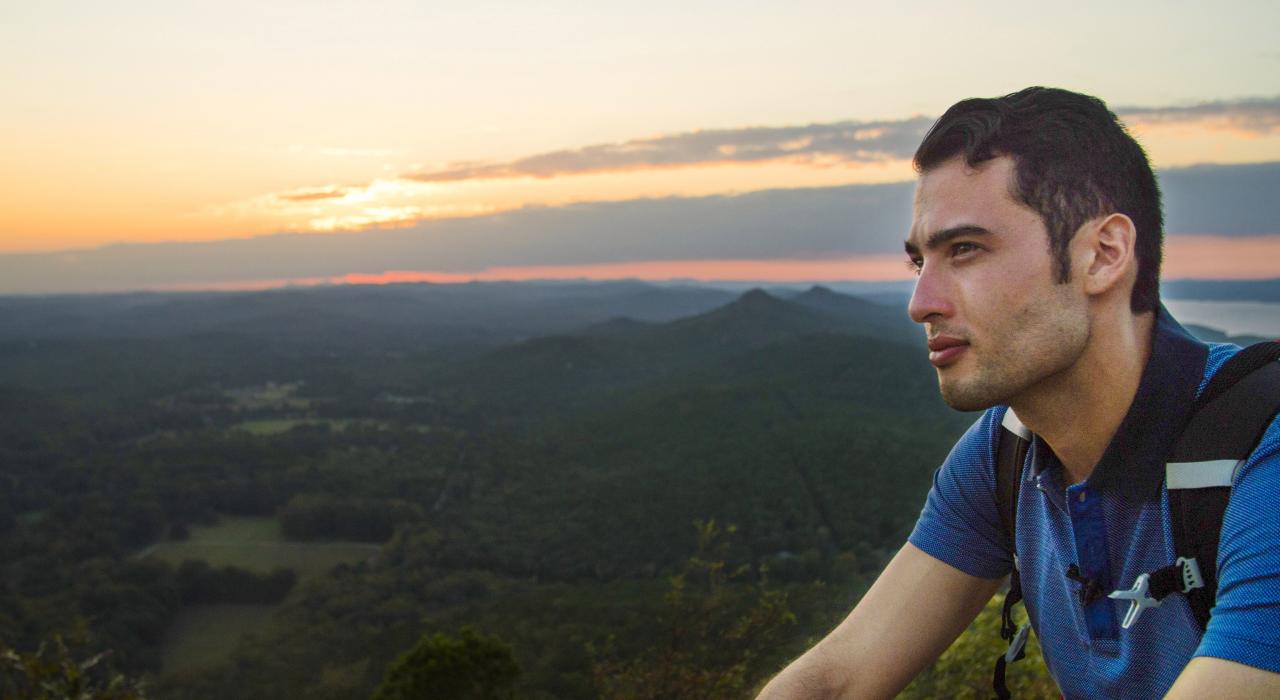 从叠翠山巅欣赏美丽风景