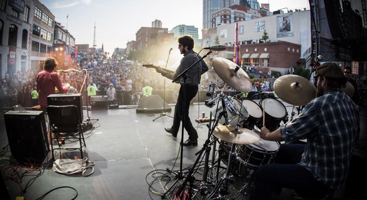田纳西州纳什维尔的节日现场音乐表演