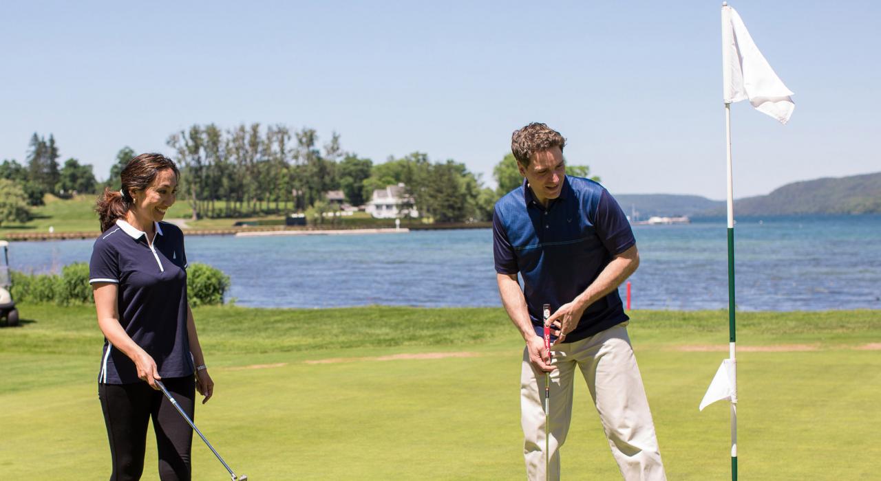 在库珀斯敦风景秀丽的 Leatherstocking Golf Course 高尔夫球场挥杆挑战