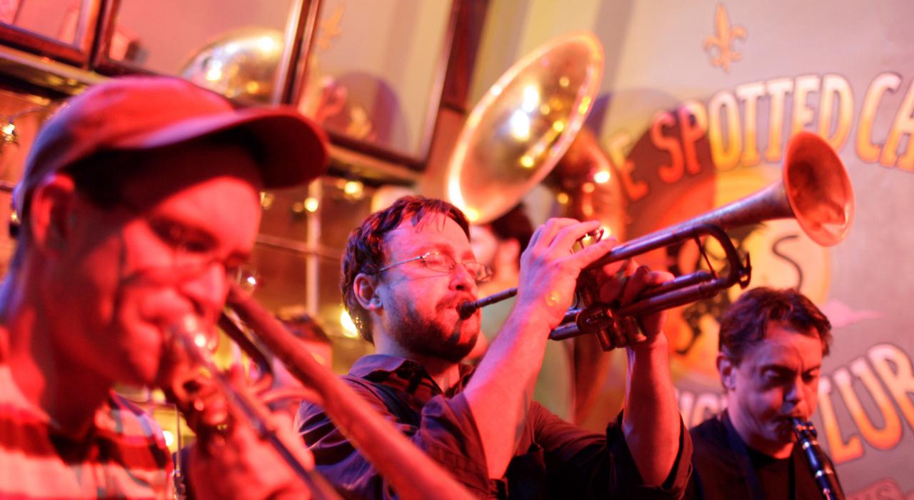 路易斯安那州新奥尔良法国街斑点猫音乐俱乐部精彩无限的爵士表演