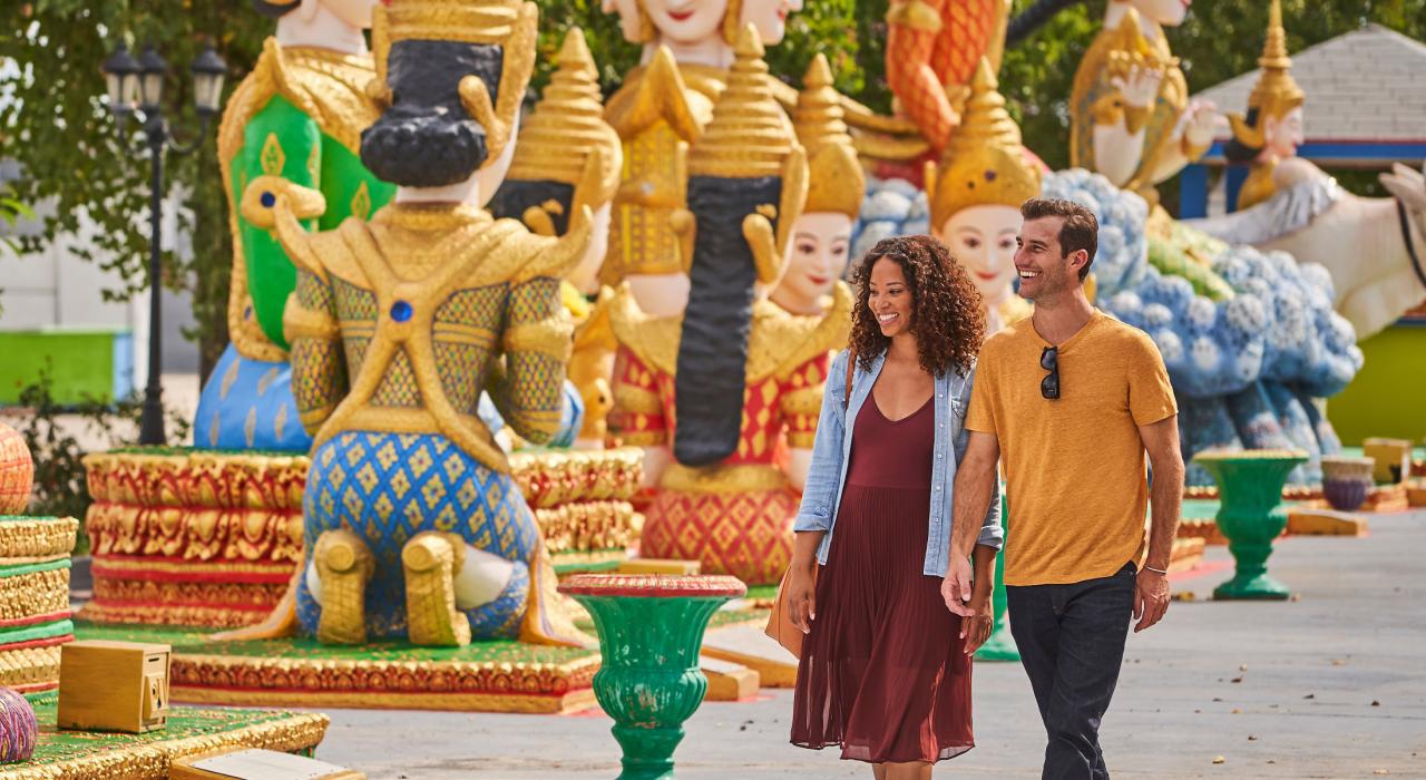 漫步徜徉于斯托克顿柬埔寨佛寺，欣赏寺内 90 多尊手工雕刻的佛像