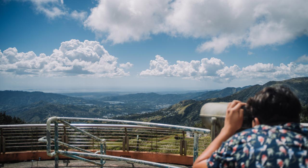 从海拔 1,219 米的 Mirador Villalba-Orocovis 观景台欣赏绝美风光