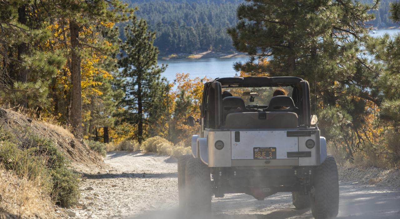 在加利福尼亚州大熊湖跟随 Big Bear Jeep Experience 开启越野探险体验 在加利福尼亚州大熊湖跟随 Big Bear Jeep Experience 开启越野探险体验