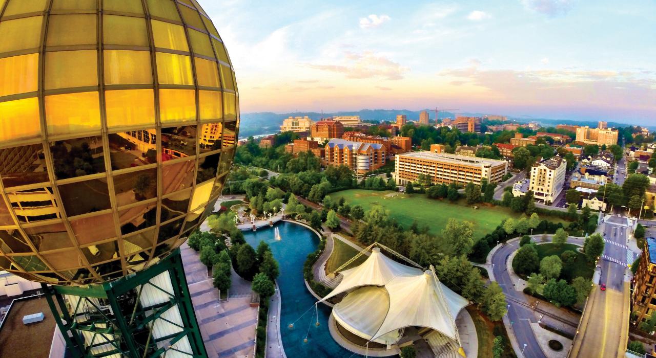 鸟瞰世博会公园的太阳球