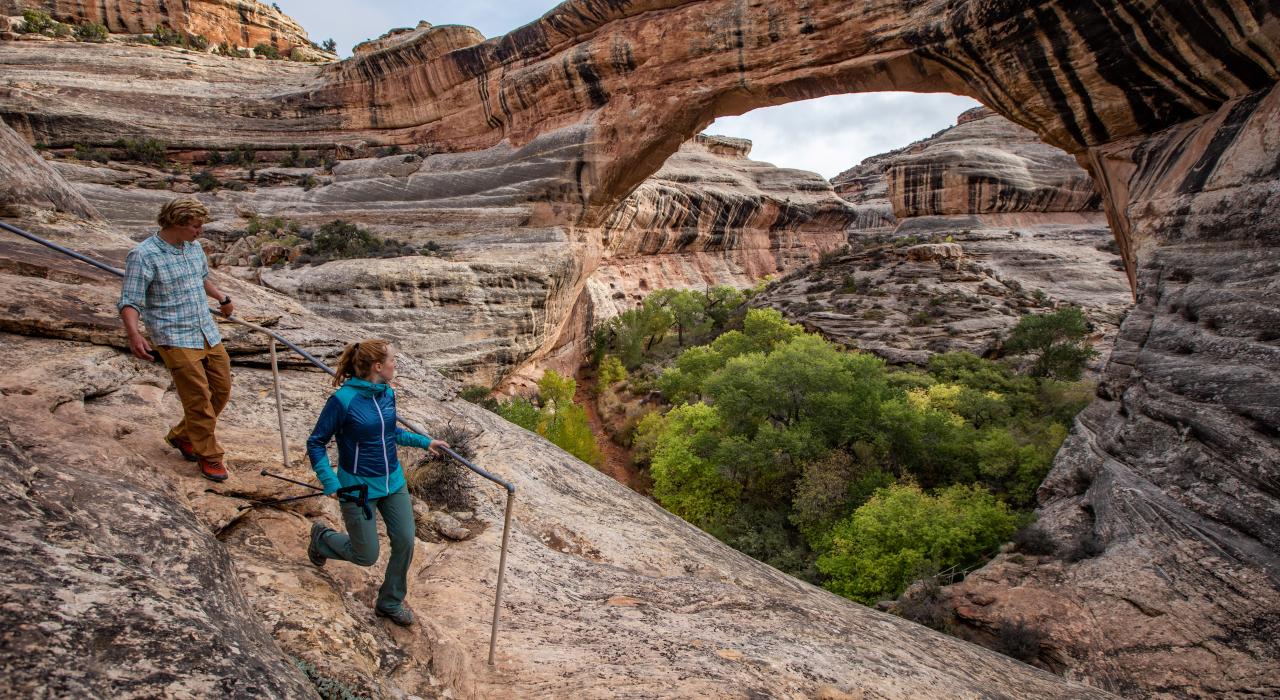Senderismo en Natural Bridges National Monument, Utah