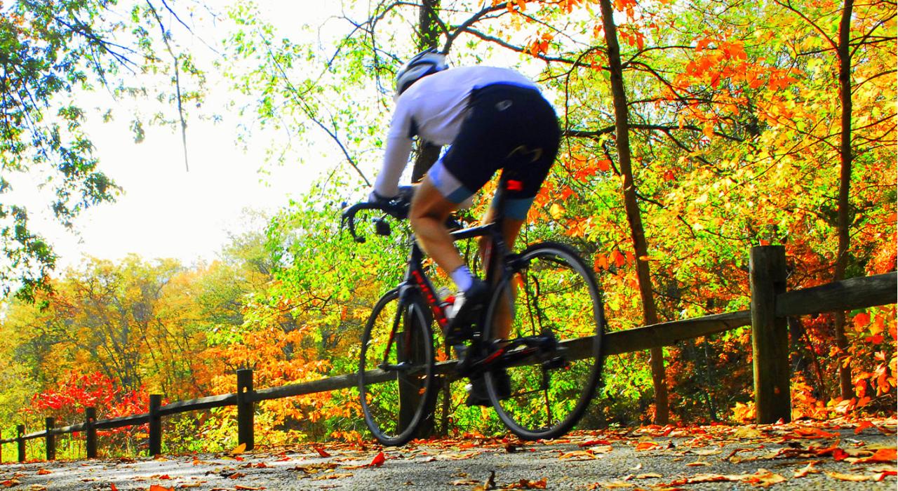 罗德岛州黑石河畔自行车道秋日骑行之旅