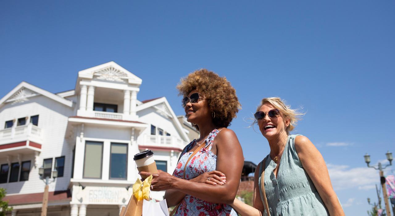 老城区 12 个街区的特色商店和手工精制餐饮