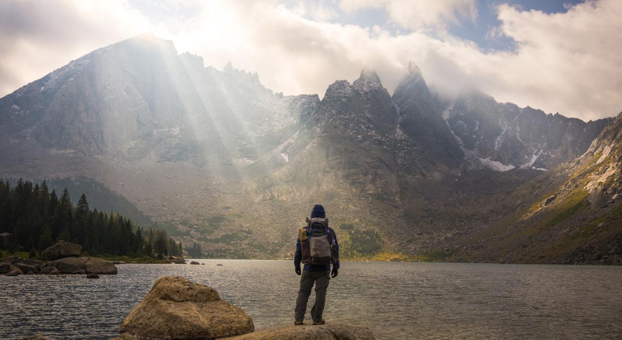 在怀俄明州的风河山脉徒步时映入眼帘的震撼人心之景