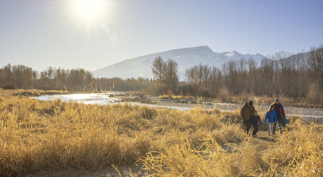 在 Skalkaho Bend 公园来次晨间散步，呼吸清新空气，享受美好家庭时光的理想之选