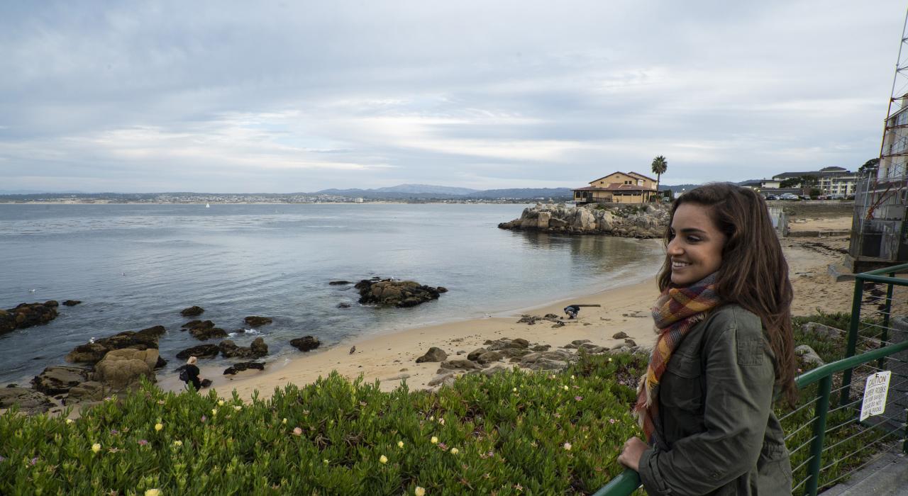 Wundervoller Meeresblick von der Terrasse des Restaurants Old Fisherman's Grotto in Monterey, Kalifornien