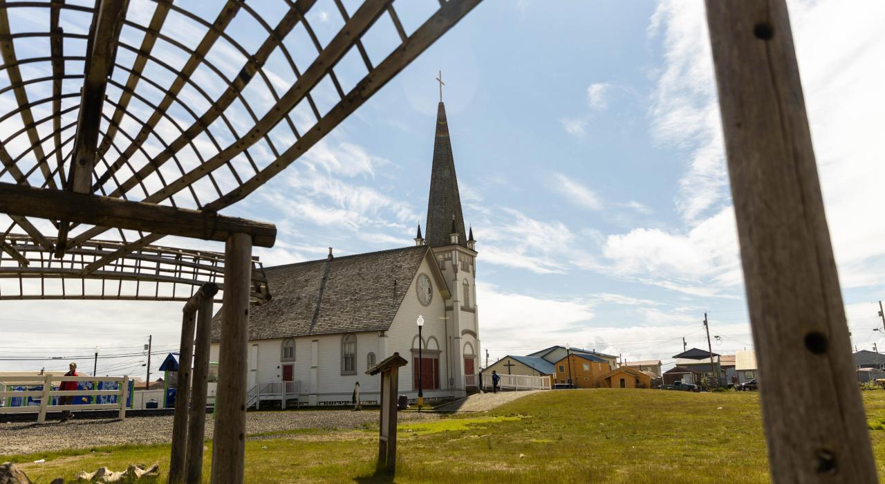 Anvil City Square 广场上展示的爱斯基摩皮筏