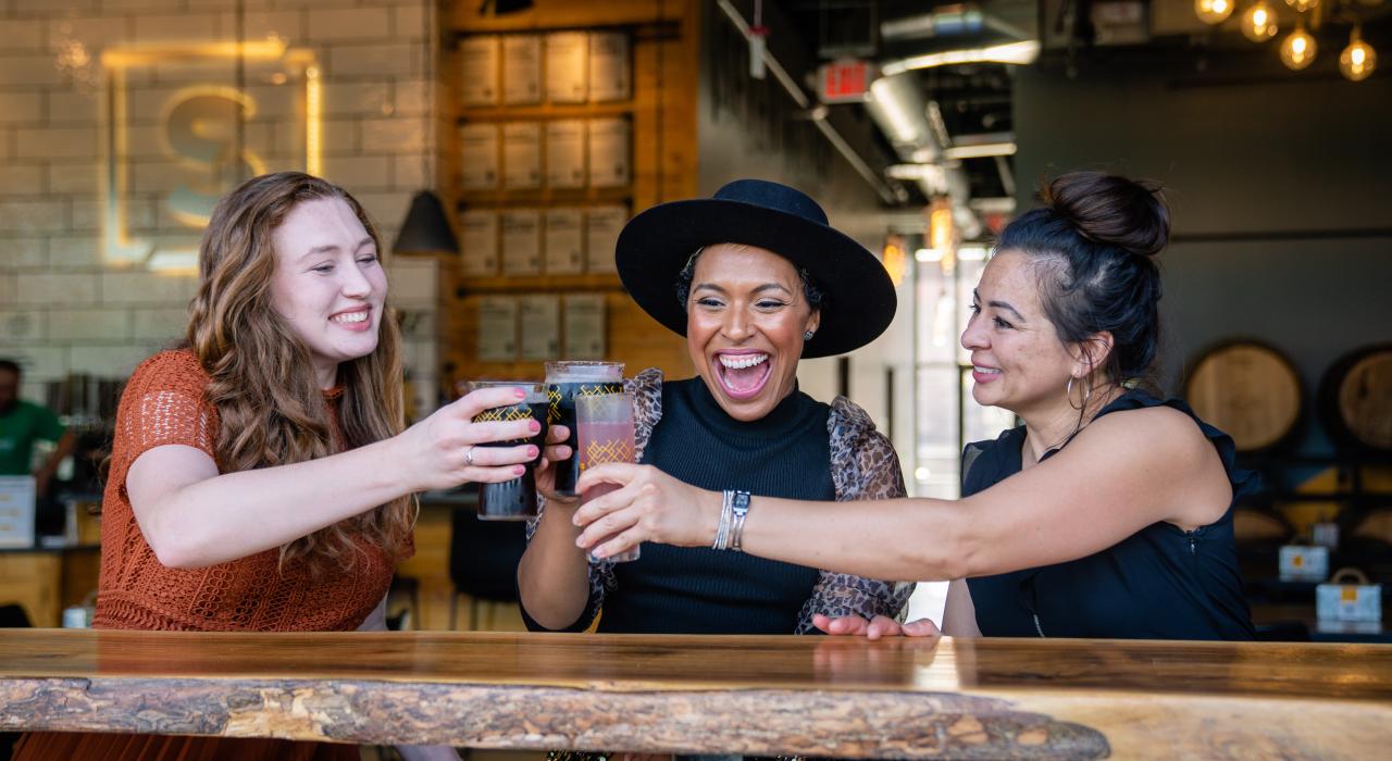 在 Severance Brewing Company 酿酒公司品尝精酿啤酒和苹果酒