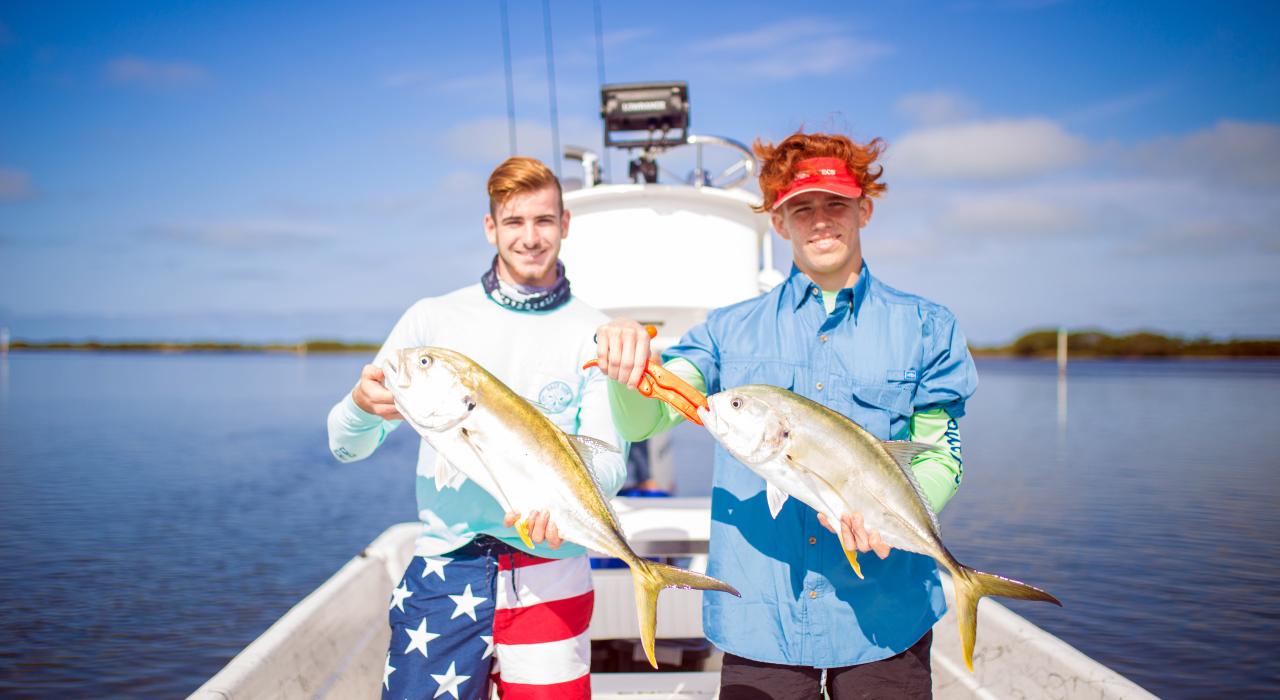 在丰饶的水道中垂钓