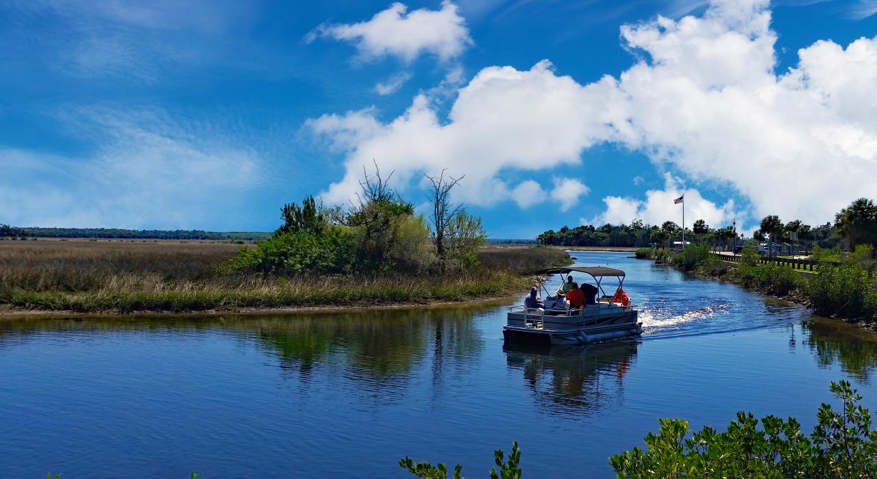 在贝波特公园附近划船