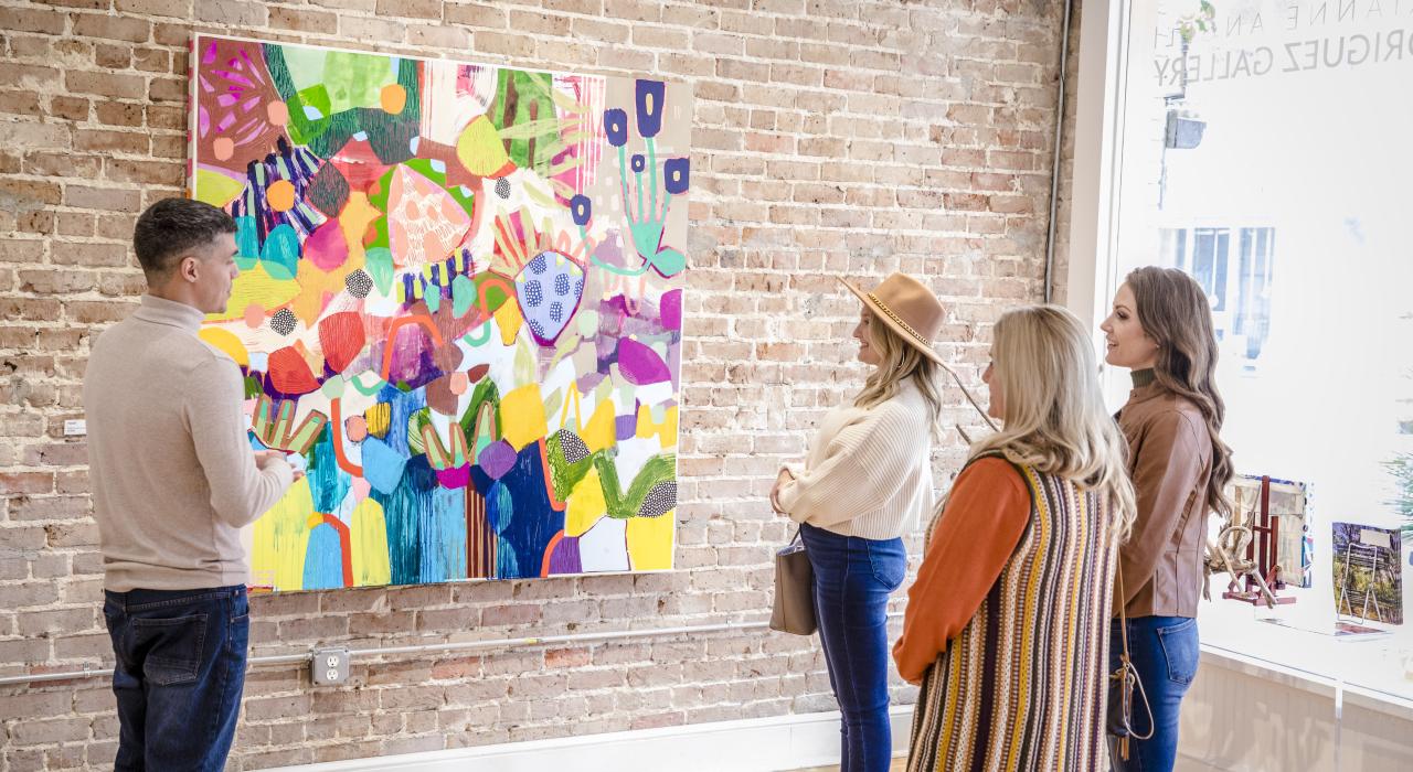 卡温顿的 Marianne Angeli Rodriguez 艺廊上充满活力的作品