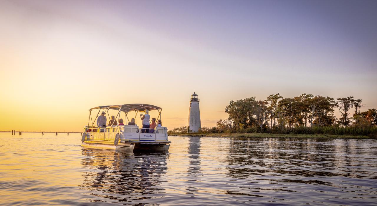 参加 Louisiana Tours and Adventures 旅行社组织的切福特河巡游