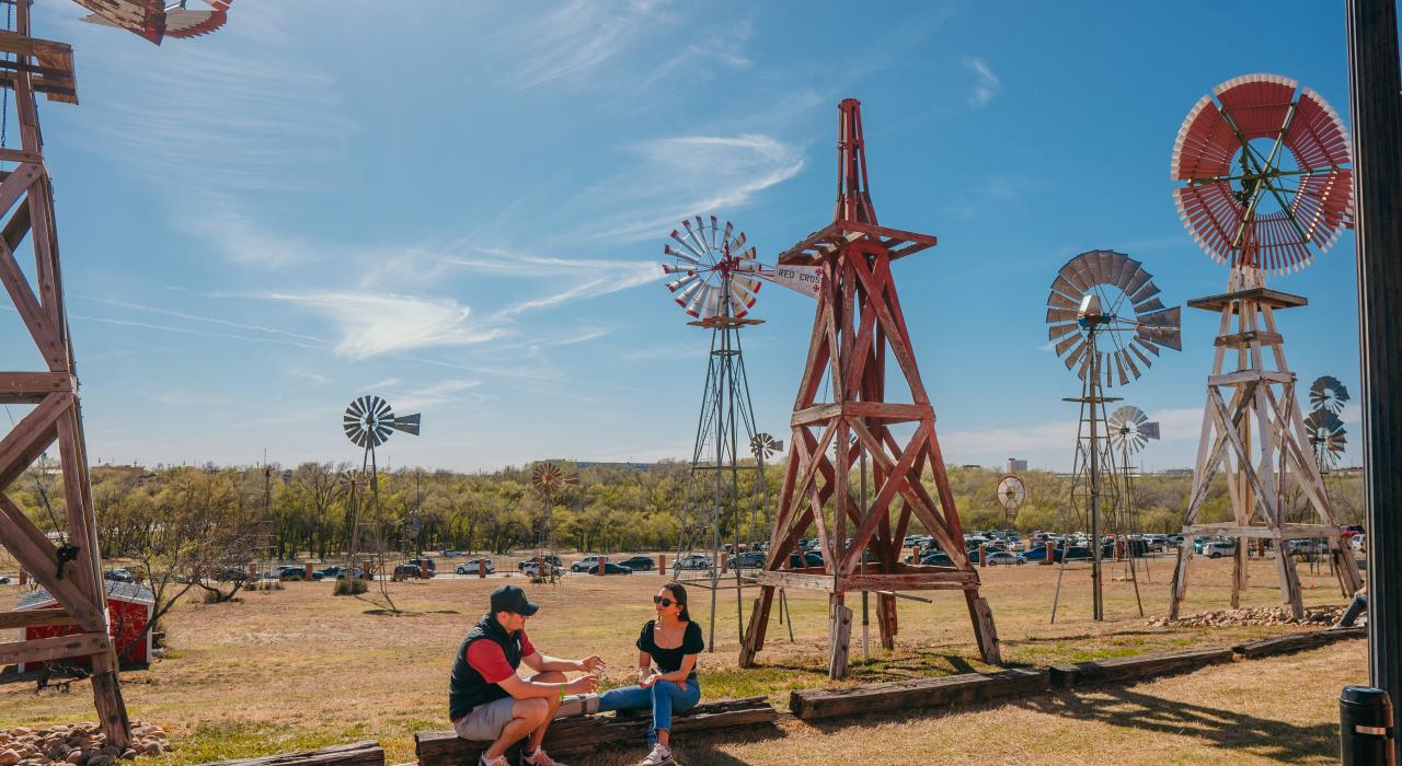 晴朗天气下的美国风力博物馆
