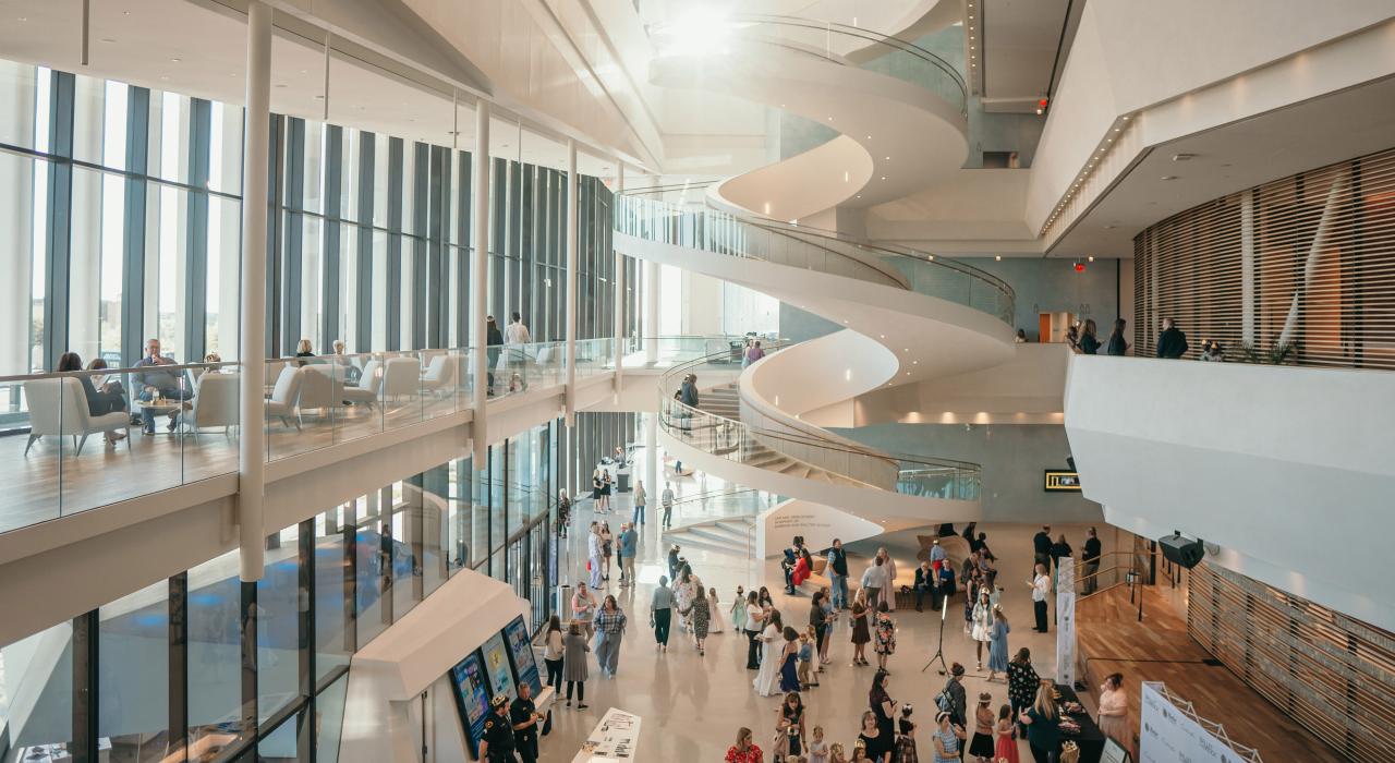 全美一流的巴迪·霍利大厅，可举办百老汇演出和巡回艺术表演等活动