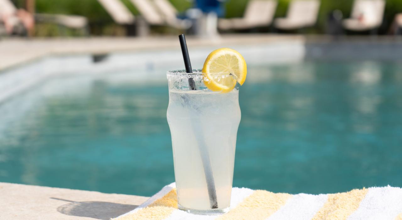 沁人心脾的 Chilton 鸡尾酒是卢伯克的招牌鸡尾酒