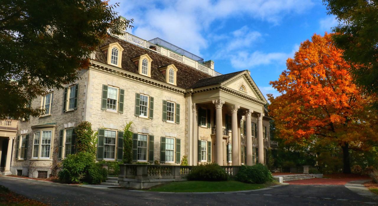 秋日里的乔治·伊斯曼博物馆