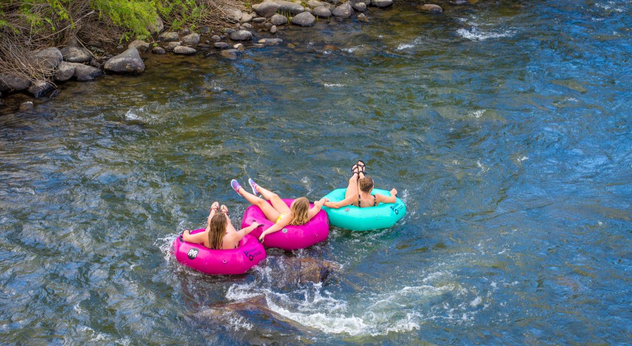 在圣胡安河上漂流