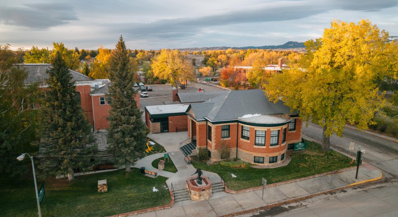 吉姆·加特切尔纪念博物馆所在的前卡内基图书馆建筑俯瞰图