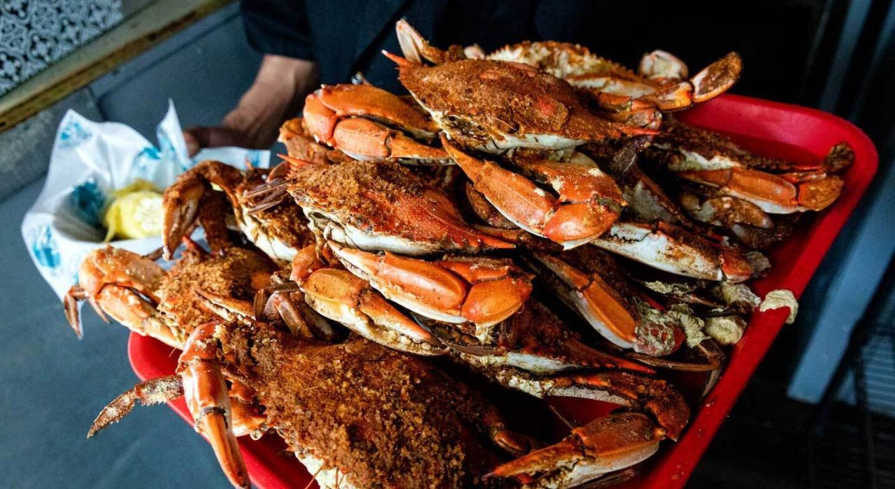 虽然吃起来有点麻烦但口感极其鲜美的马里兰蓝蟹大餐