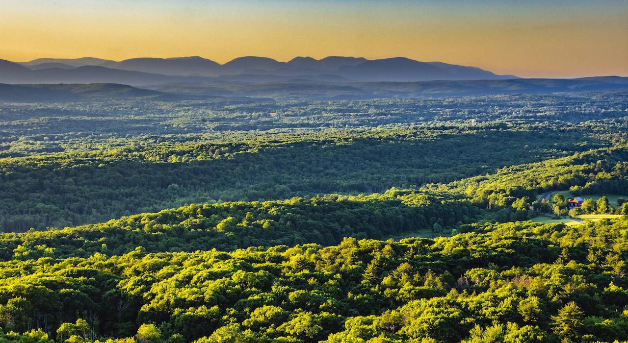 哈德逊谷莫宏克自然保护区的连绵山丘