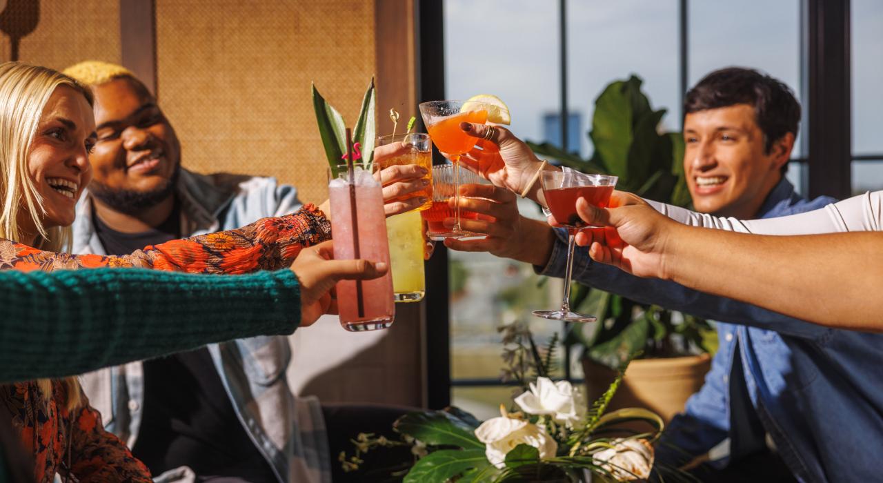 在酿酒厂区畅享美味佳肴