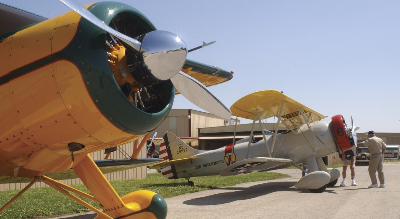 古董飞机博物馆 (Antique Aircraft Museum) 保存完好的双翼飞机