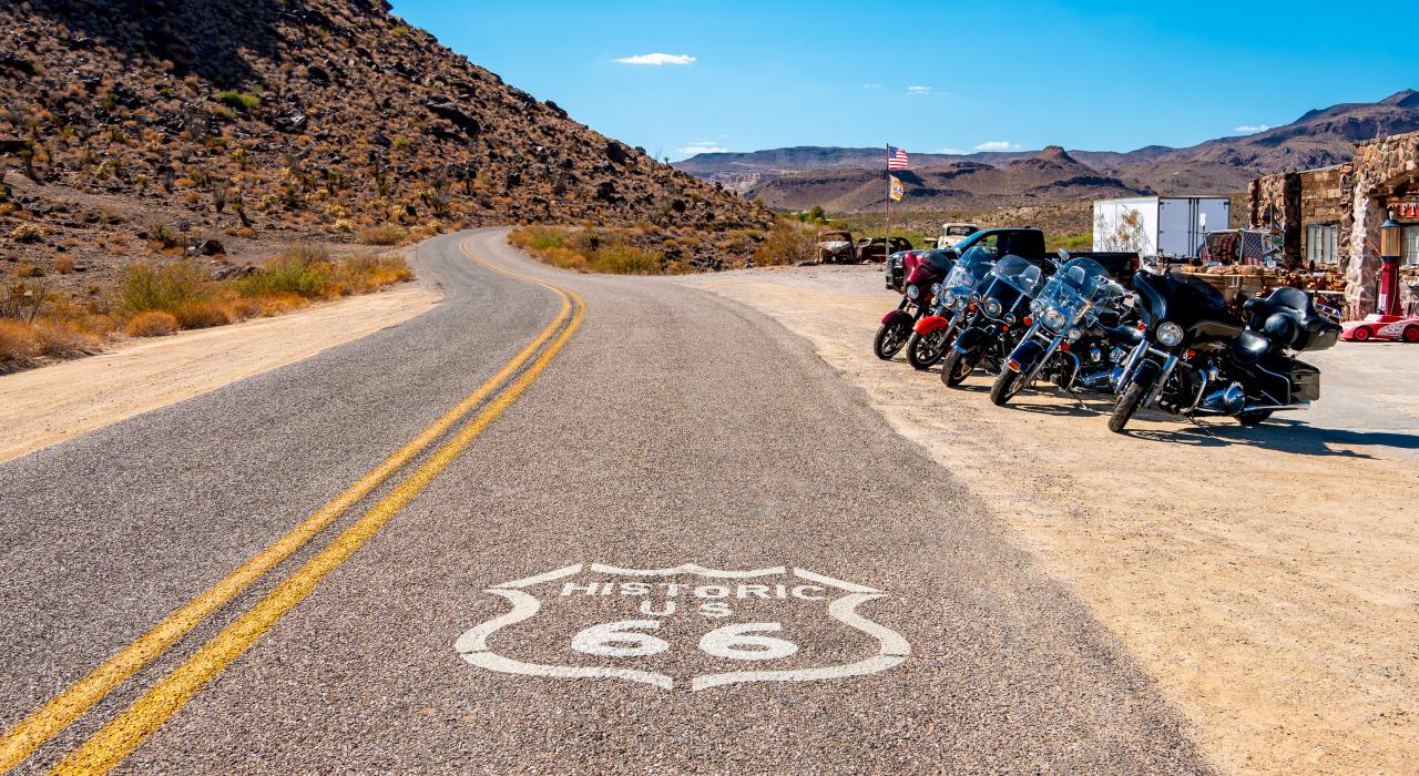 亚利桑那州历史悠久的 66 号公路牌